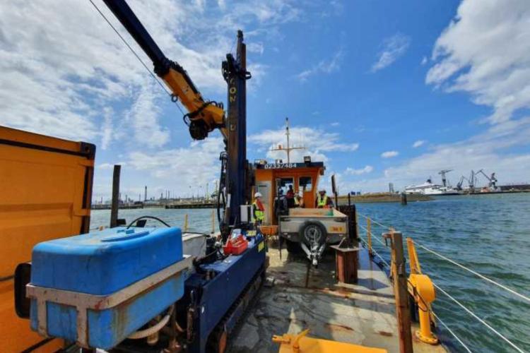 https://www.at-kb.nl/uploads/images/news/_w1440/veiligsamenwerkeninderotterdamsehaven_740.jpg