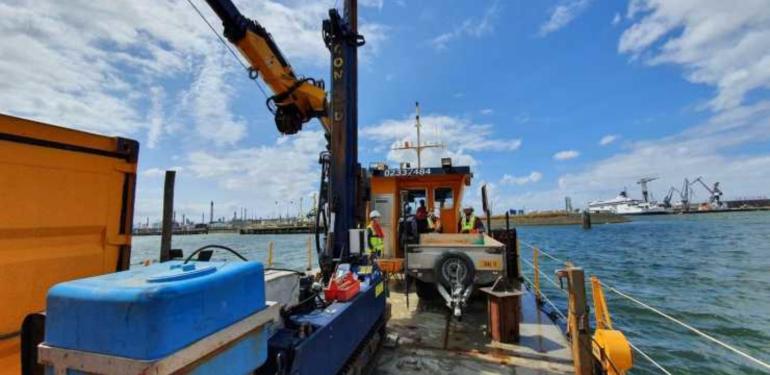 https://www.at-kb.nl/uploads/images/news/_w1440/veiligsamenwerkeninderotterdamsehaven_740.jpg